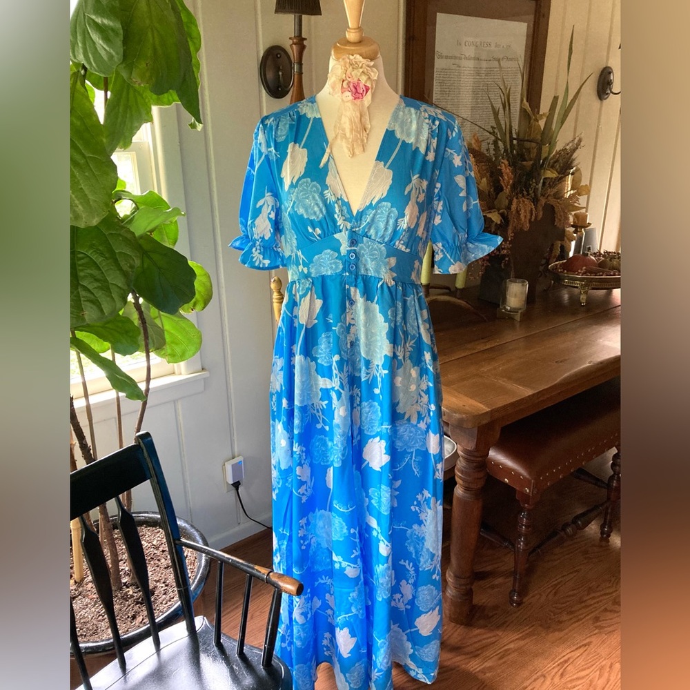 NWT BLUE FLORAL PRINT MAXI DRESS MEDIUM